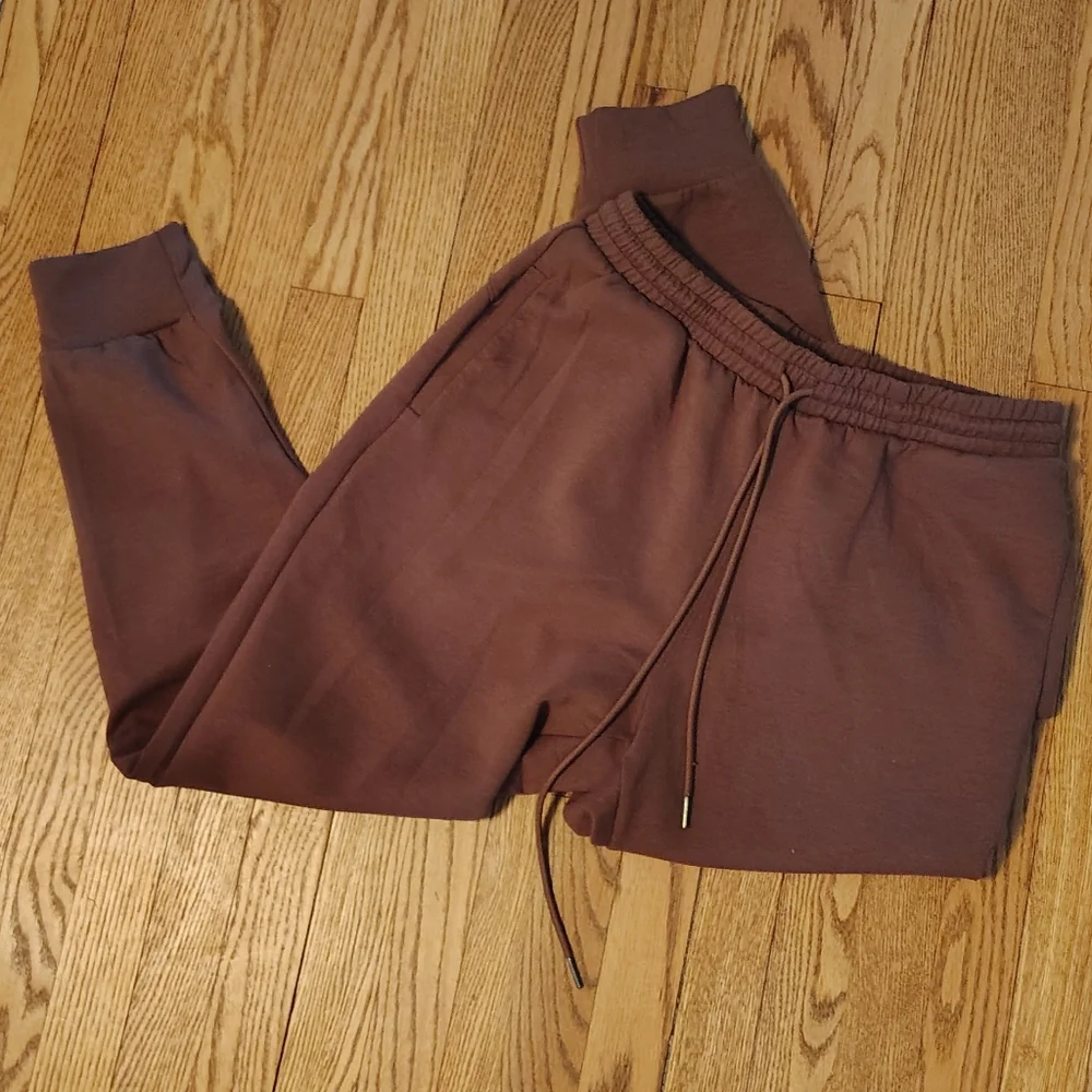 Brown Sweatshirt and Joggers Set - Picture 6 of 8